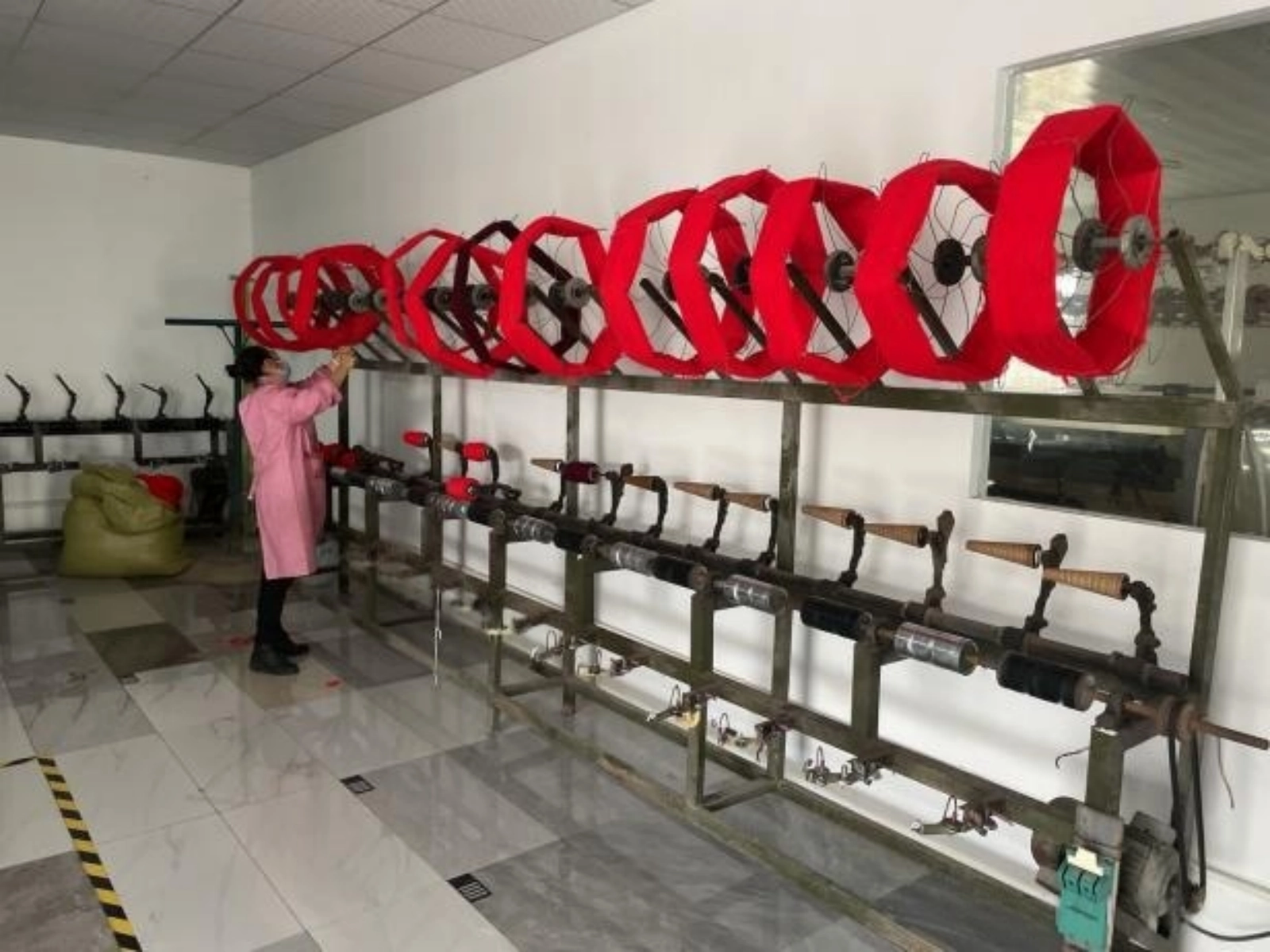 clothing-accessories-factory-coiling-workshop